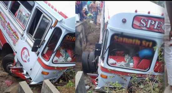 බස් අනතුරකින් පුද්ගලයෙකු මරුට, 57කට තුවාල..